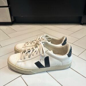 VEJA Men’s size 11 sneakers